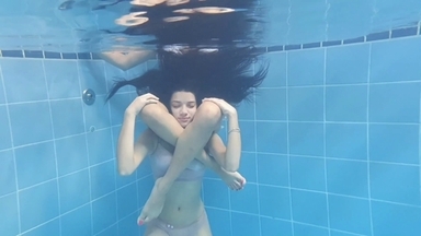 Smother Extreme Underwater - The Perfect Ass Squizing 